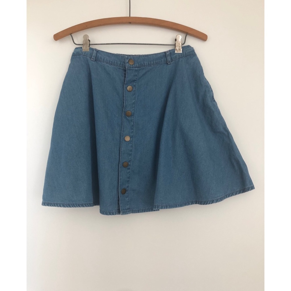 Denim mini skirt belt loops and buttons F21 Small